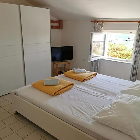 By The Sea A4 Apartment