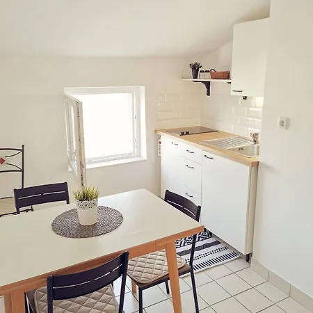 By The Sea A4 Apartment *